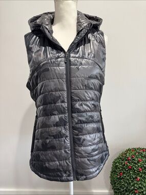 NWT ANORAK Women's Hooded Quilted Puffer Vest - Black Camo Water Resistant